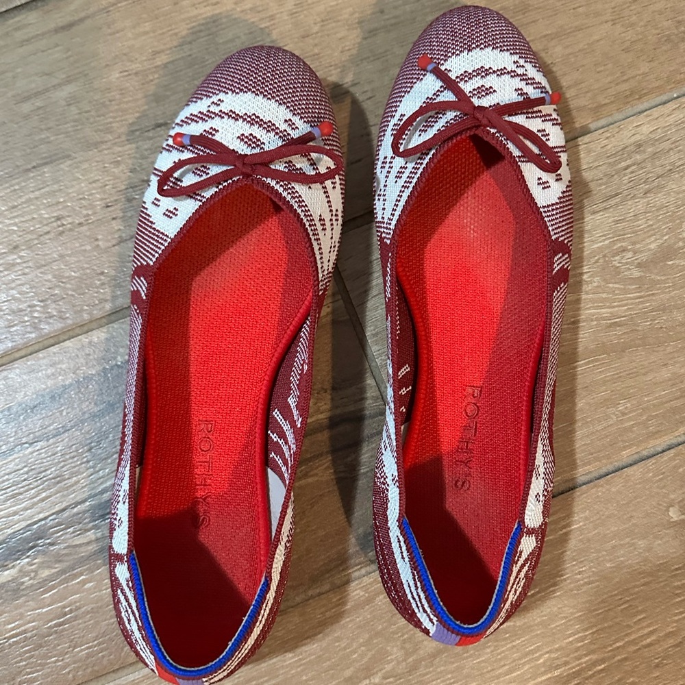 GUC - Rothy’s Botanical Burgundy Bow The Flat Round Toe Retired Pattern Size 10